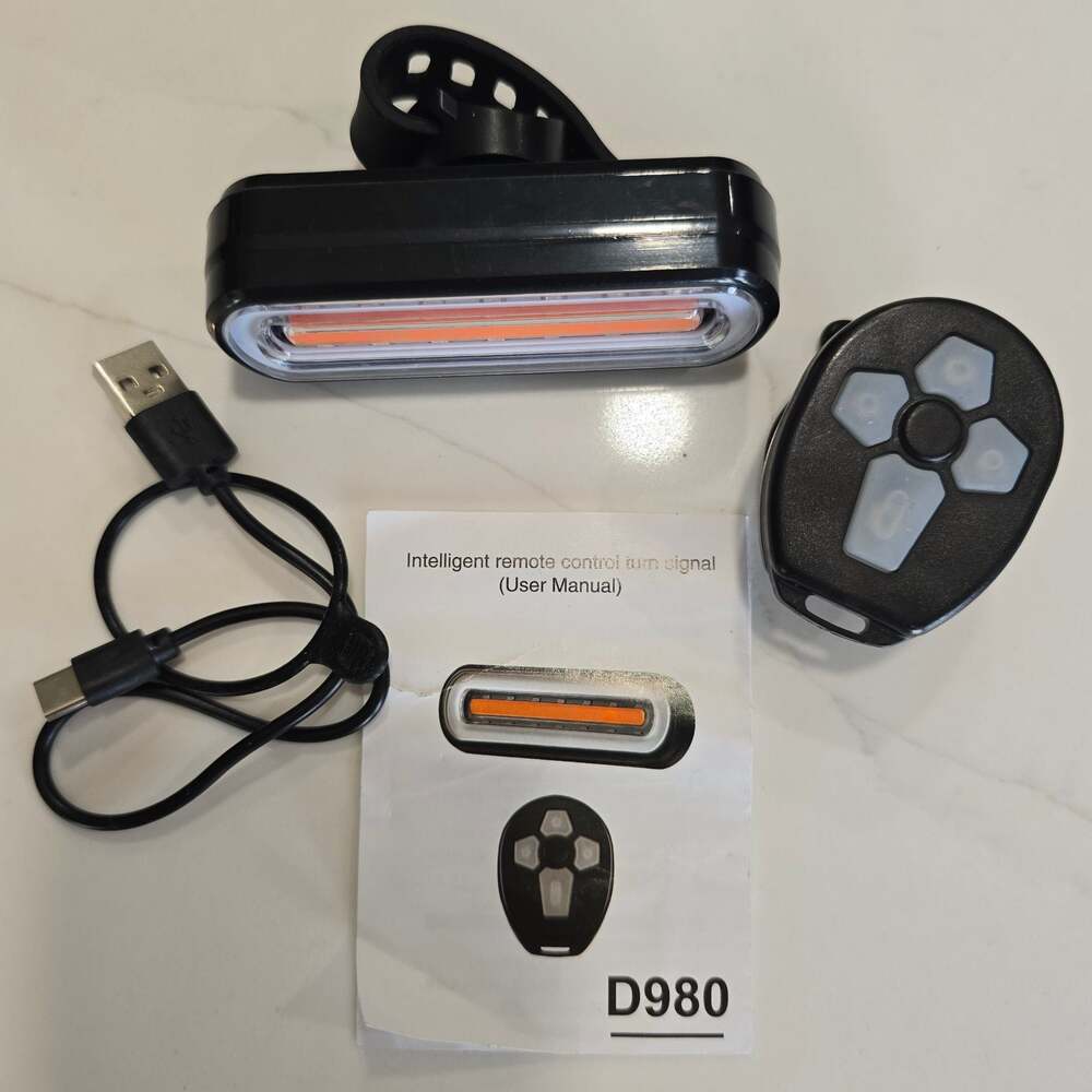 D980 Intelligent wireless remote control bicycle turn signal Tail Light